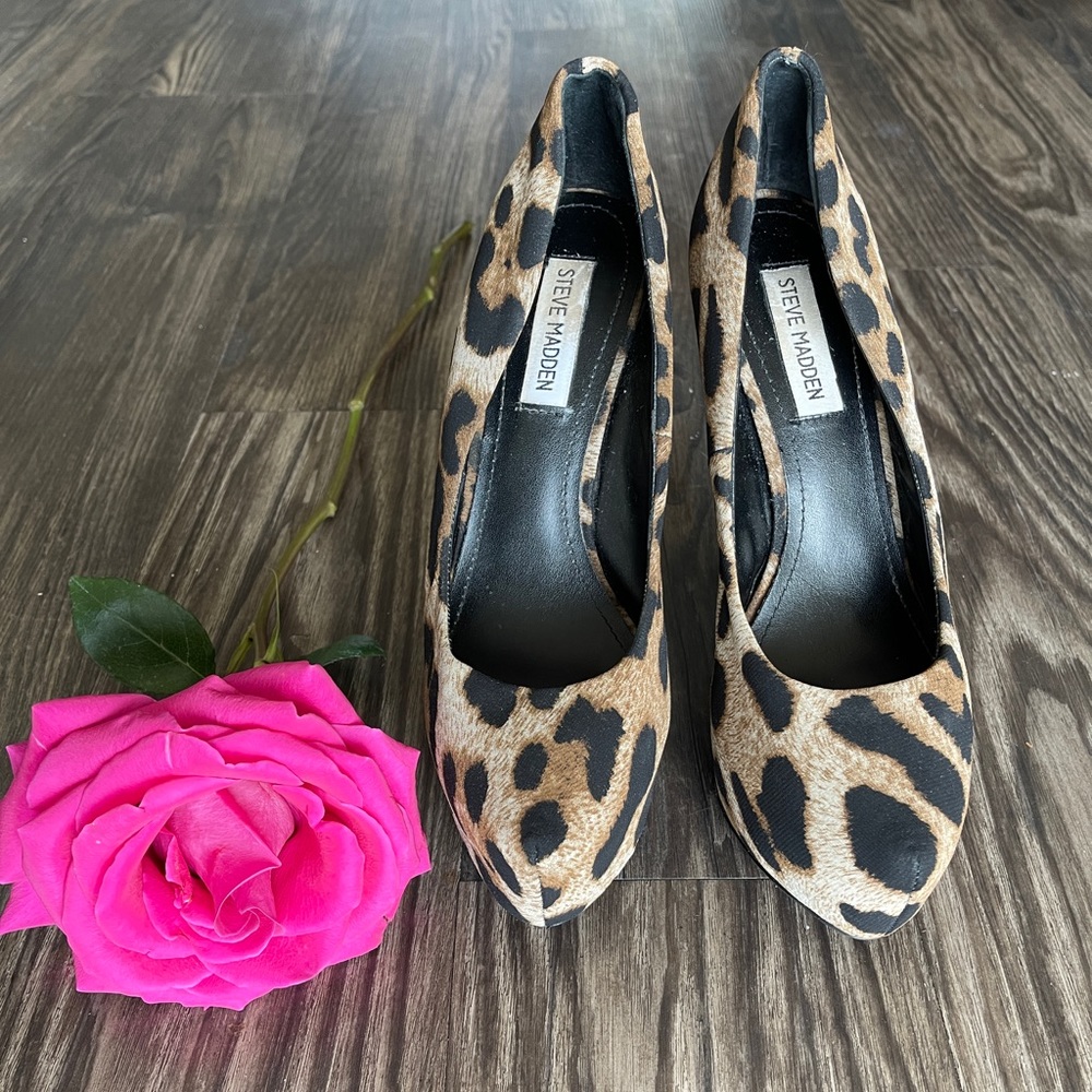 Steve Madden Leopard Print Pumps 👠